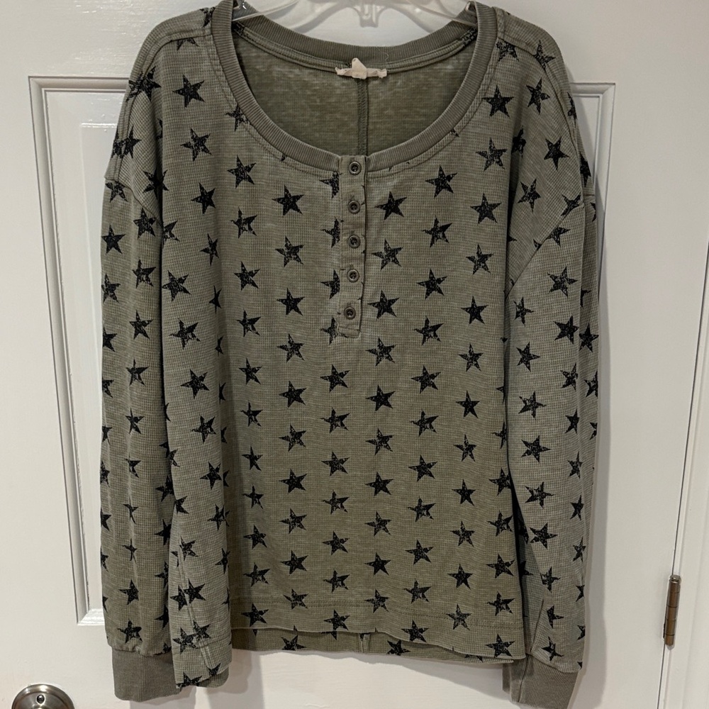 Women's Star Print Henley Long Sleeve Top - Olive